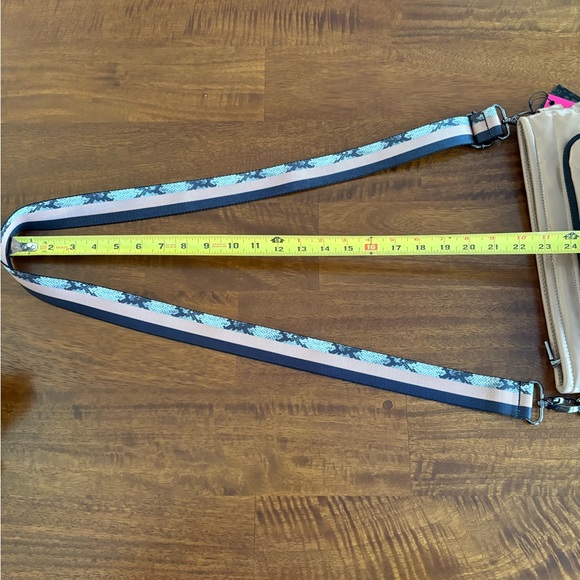 NWT Think Royln Quilted Women's Bag With Pouch - Picture 13 of 15